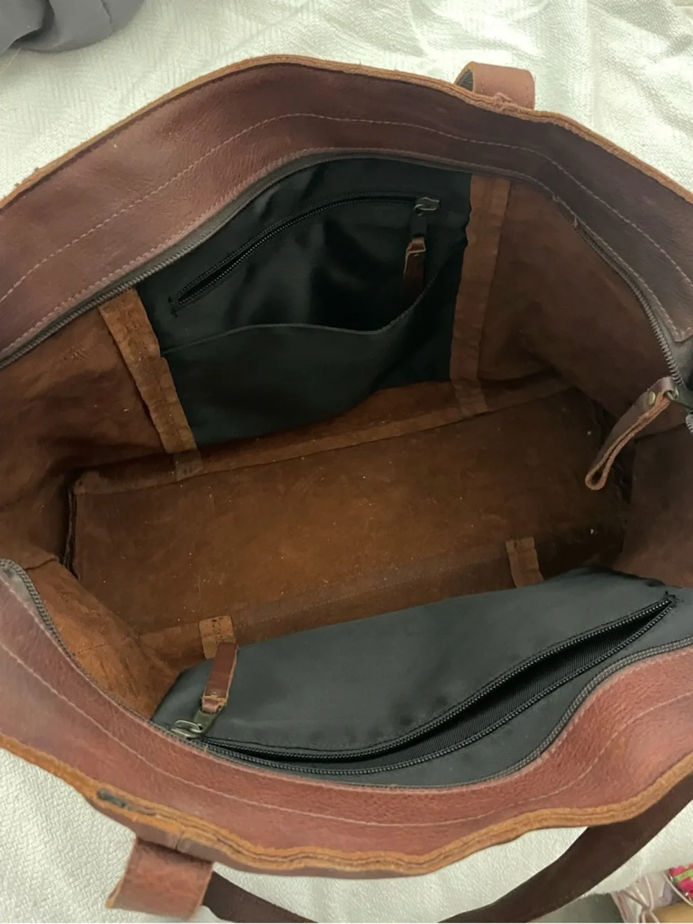 Duluth Trading Co Lifetime Leather Travel Duffle Bag Brown with Shoulder Strap